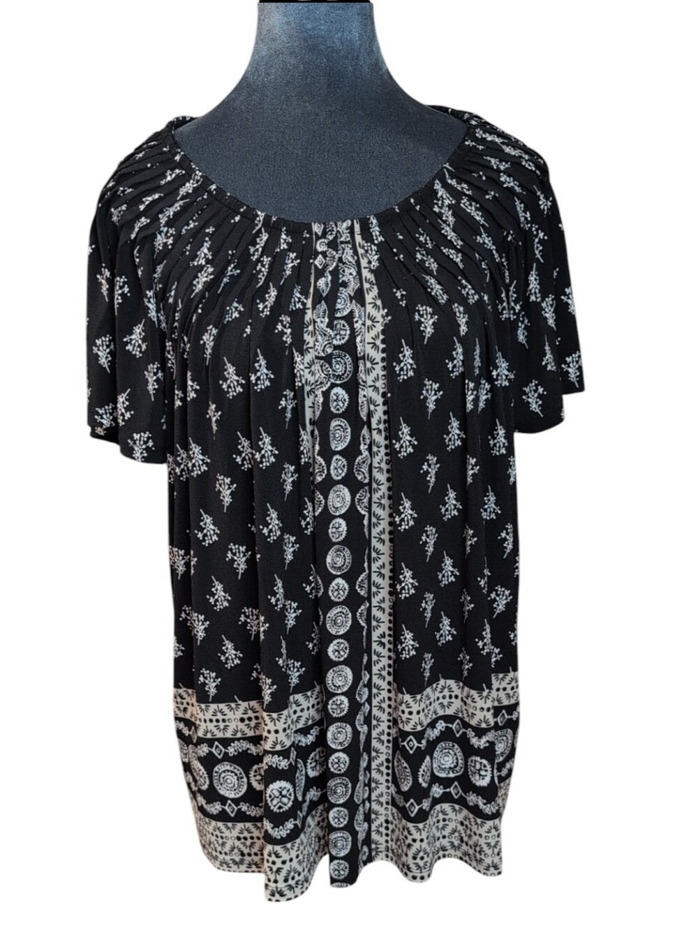 Style & Co Black & White Print Short Sleeve Pintuck Blouse Size 1X